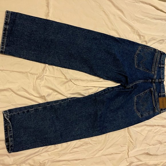 2 Pairs 34x30 for 13 bucks  Men's Wrangler Rugged Wear Relaxed Jeans Like New - Picture 6 of 6